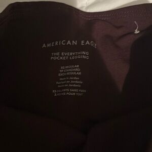 AMERICAN EAGLE POCKET LEGGINGS - SIZE XS MAROON
